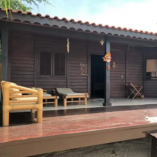 Terrasse couverte d'une maison en bois